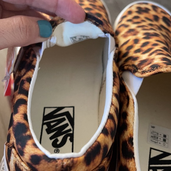 Classic Slip-On Vans in Leopard 🐆 NEW - Picture 13 of 17